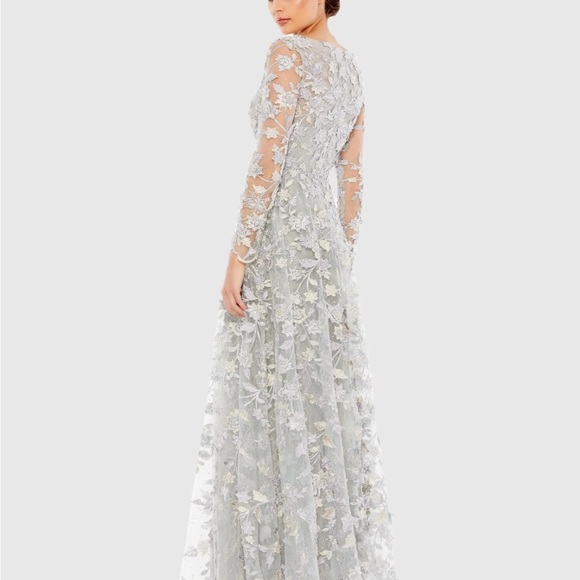 ✔️#68B/88B BNWT MAC DUGGAL
Floral Applique Long Sleeve Illusion Gown #70224 - Picture 3 of 10